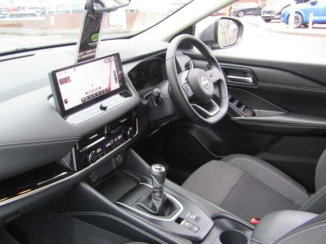 Nissan Qashqai 1.3 DiG-T MH N-Connecta 5dr