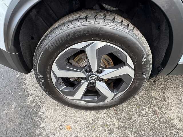 Nissan Qashqai 1.3 DiG-T MH N-Connecta 5dr